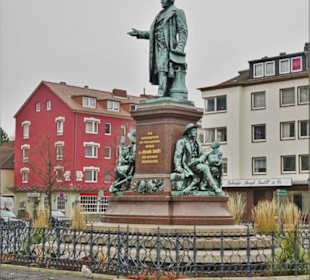 Ansichten des Bürgermeister-Smidt Denkmals