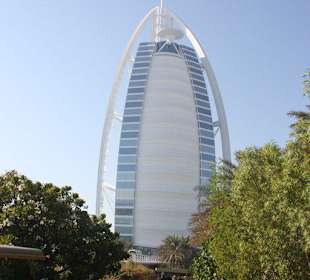 Anfahrt mit Golf-Buggies