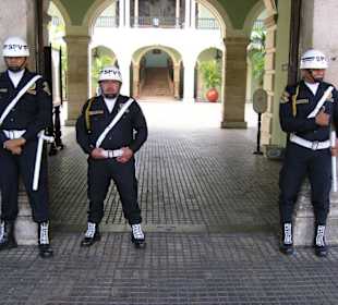 Ehrenwache am Gouverneurpalast