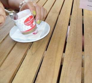 Der empfohlene Erdbeereisbecher mit Früchten!