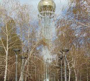 Bayterek Turm - DAS Wahrzeichen Astanas. 