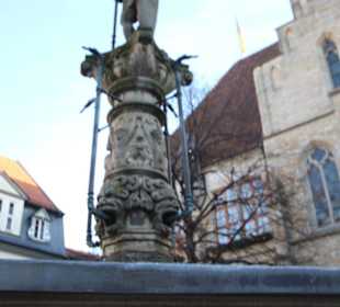 Stadtknecht mit Schild und Lanze auf dem Brunnen