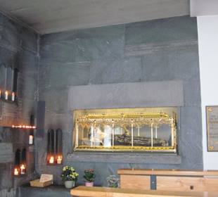 Reliquienschrein in der kleinen Klosterkirche