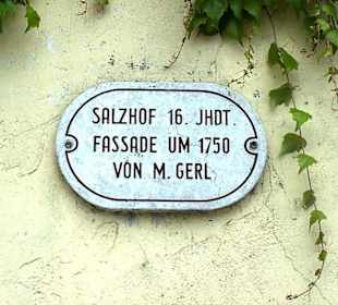 Hinweistafel auf Haus