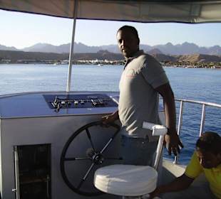 Il capitano del submarine al timone