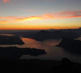 Vierwaldstättersee vor dem Sonnenaufgang