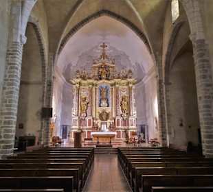 Blick in das Langschiff der Kirche Sainte-Marie