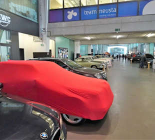 Fahrzeuge im Schuppen Eins