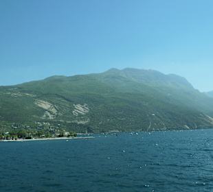 Blick bei Riva del Garda zum Gardasee