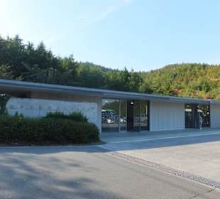 Pawilon sprzedaży biletów.