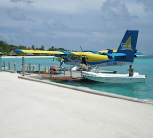Wasserflugzeug am Jetty Kuredu