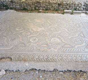 Mosaik beim Odeion - von seitlich links