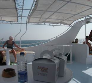 Schiff mit Lunch Box