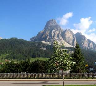 Der Sassongher von Corvara aus gesehen