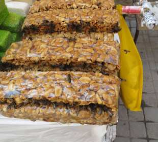 Süße Leckereien finden die Bienen auch gut