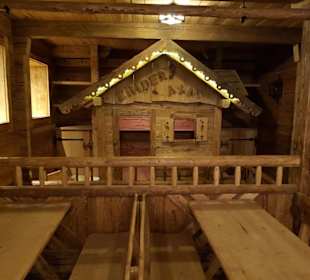 Die Alm innen