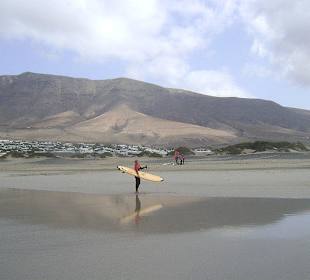 Surfing w Caleta de Famara