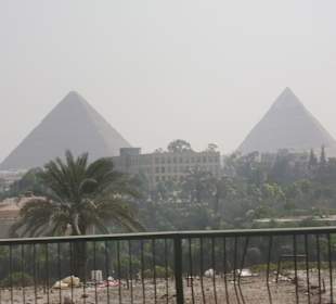 Giza pyramides 