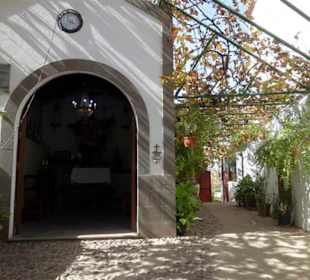 Eingang zur kleinen Kapelle