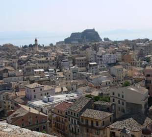 Zwischen den zwei Festungen