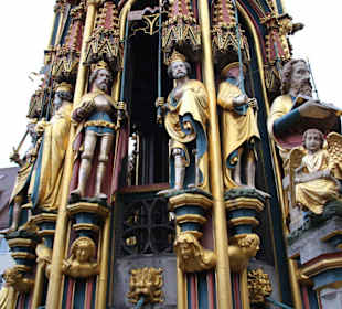 Figuren im Schönen Brunnen