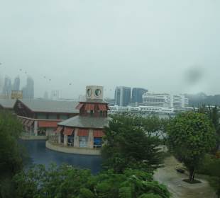 Blick auf Sentosa aus dem Zug