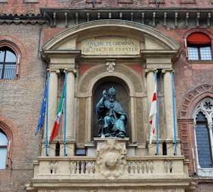 Площадь города Piazza Maggiore