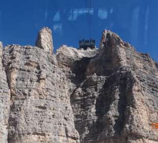 Górna stacja kolejki na Sass Pordoi