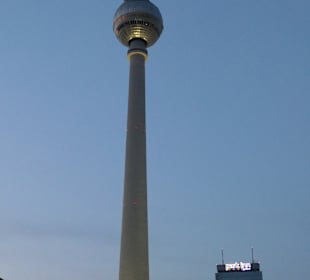 Der Berliner Fernsehturm, eröffnet 1969