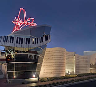 Museum bei Abenddämmerung