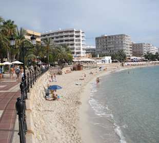 Strand und Promenade in Santa Eularia