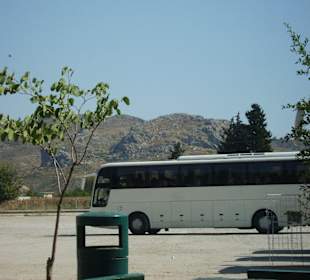 Vor dem  Theater Aspendos