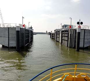 Passage durch die Sturmfluttore 