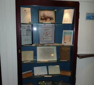 Vitrine vor dem Bordrestaurant