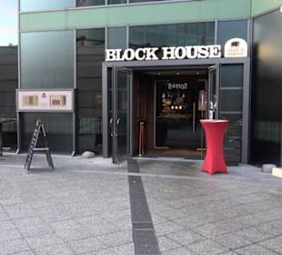 Block House Am Zoo Palast