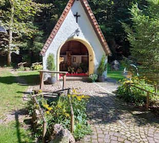 Crescentia Kapelle mit Waldpark