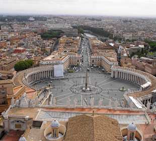 Petersplatz von der Spitze des Petersdom aus