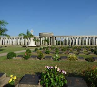 Hier sind 5000 Gedenktafeln 