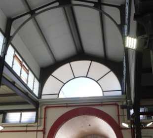 In der Markthalle von Loulé