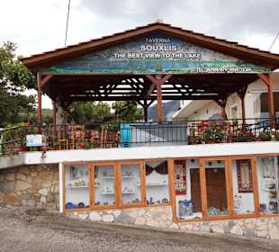 Weg zum See/Tavernen/Souveniers