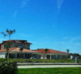 Neue Läden direkt an der Strasse