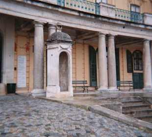 Eingang Schloss Esterhaszy