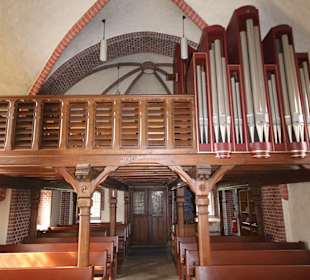 Orgelempore mit Schuke Orgel