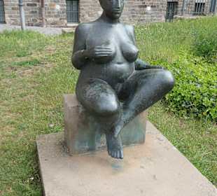 Plastik Sitzende (Erwartung) im Skulpturenpark