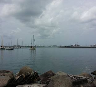 Marigot Hafen am Markt