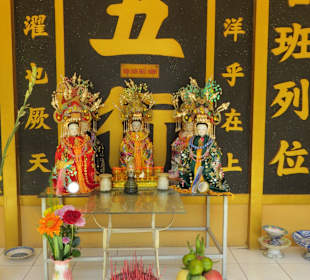 Weitere Gottheiten im Ong-Tempel