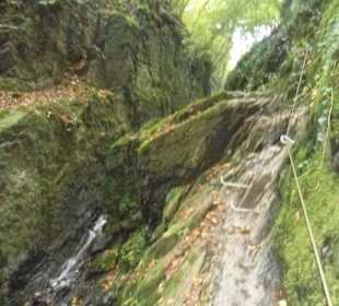 Schmaler Grad und Halteseil