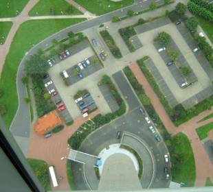 Rheinturm Düsseldorf (Blick von oben nach unten)