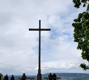 Mittig Walberla das Kreuz
