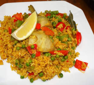 Vegetarische Paella mit Artischocken